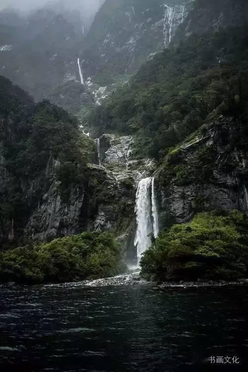 逃离魔幻猎镜